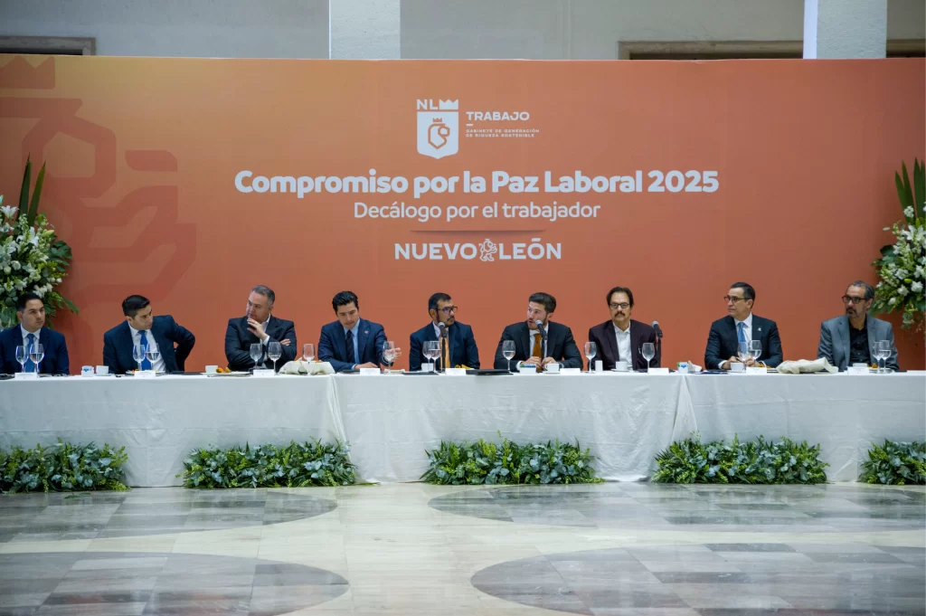 Firma por la paz laboral en Nuevo León - CANACO Mty