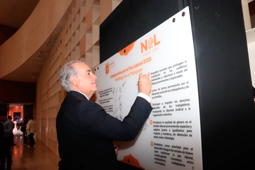 Firma por la paz laboral en Nuevo León - CANACO Monterrey CANACO NEWS
