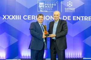 Se reconoce la trayectoria de Don Enrique Marcos Giacoman en la trigésima tercera ceremonia de entrega de la Presea Pedro Maiz 